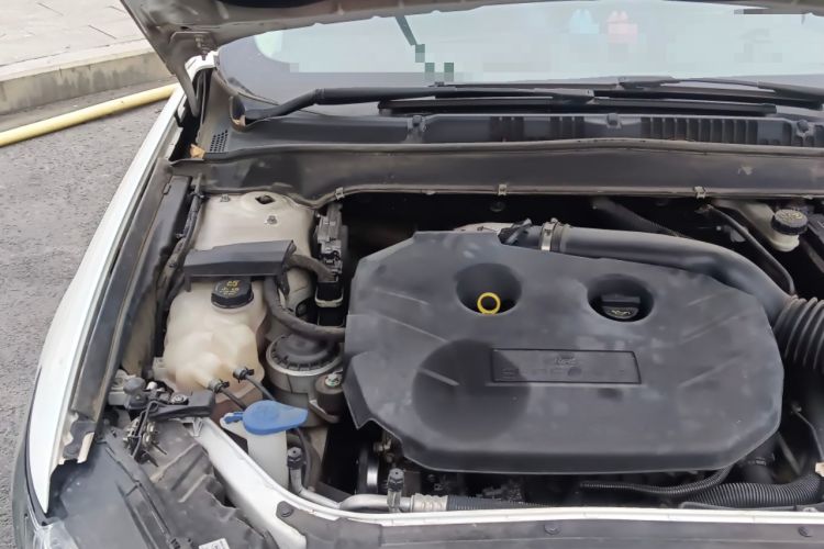 Used Ford Mondeo 2013 2.0L GTDi 200 Luxury Model Engine Bay Right