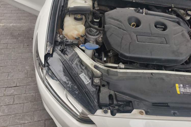 Used Ford Mondeo 2013 2.0L GTDi240 Luxury Sport Model Engine Bay Right