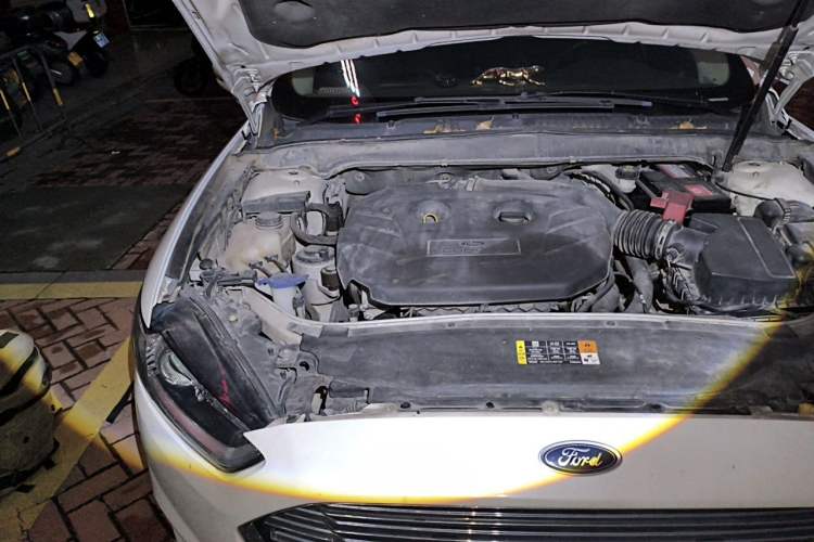 Used Ford Mondeo 2013 2.0L GTDi 200 Fashion Edition Engine Bay Right