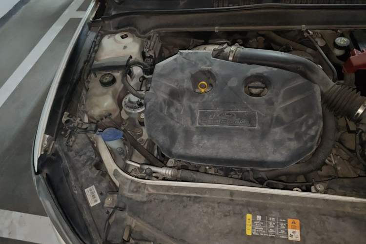 Used Ford Mondeo 2013 2.0L GTDi 200 Luxury Model Engine Bay Right