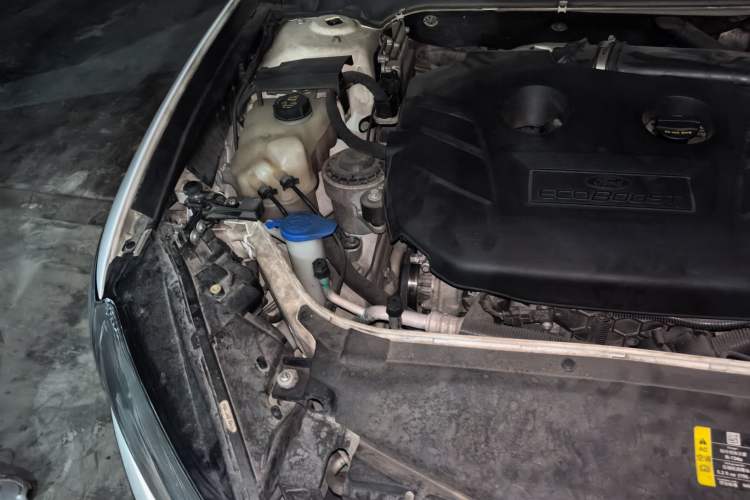Used Ford Mondeo 2013 2.0L GTDi 200 Fashion Edition Engine Bay Right