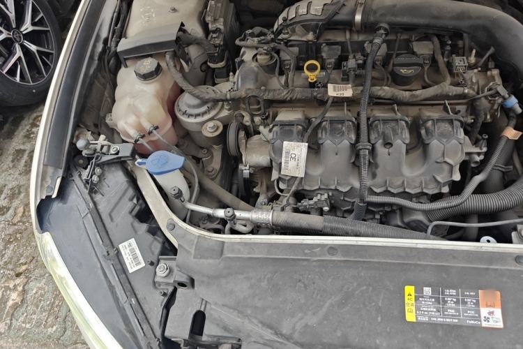 Used Ford Mondeo 2013 2.0L GTDi 200 Luxury Model Engine Bay Right