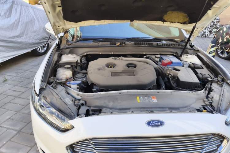 Used Ford Mondeo 2013 2.0L GTDi240 Luxury Sport Model Engine Bay Right
