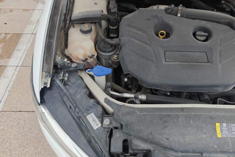 Used Ford Mondeo 2013 2.0L GTDi 200 Luxury Model Engine Bay Right