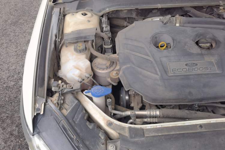 Used Ford Mondeo 2013 2.0L GTDi 200 Luxury Model Engine Bay Right
