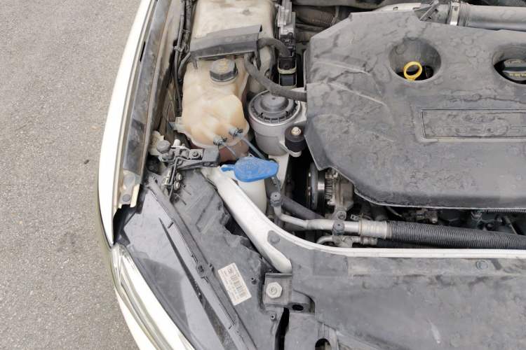 Used Ford Mondeo 2013 2.0L GTDi240 Luxury Sport Model Engine Bay Right