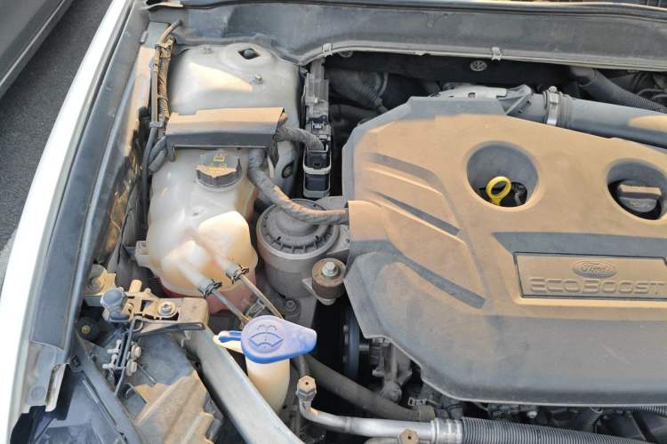 Used Ford Mondeo 2013 2.0L GTDi 200 Luxury Model Engine Bay Right