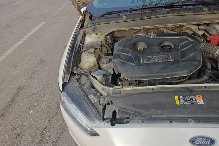 Used Ford Mondeo 2013 2.0L GTDi 200 Luxury Model Engine Bay Right