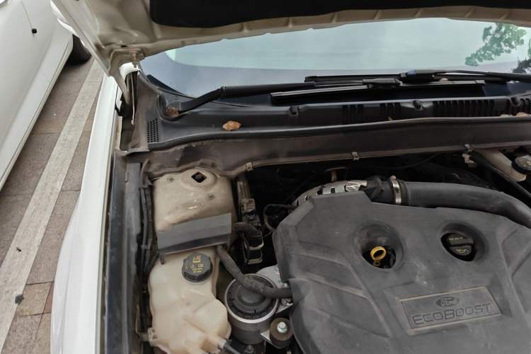 Used Ford Mondeo 2013 2.0L GTDi240 Flagship Edition Engine Bay Right