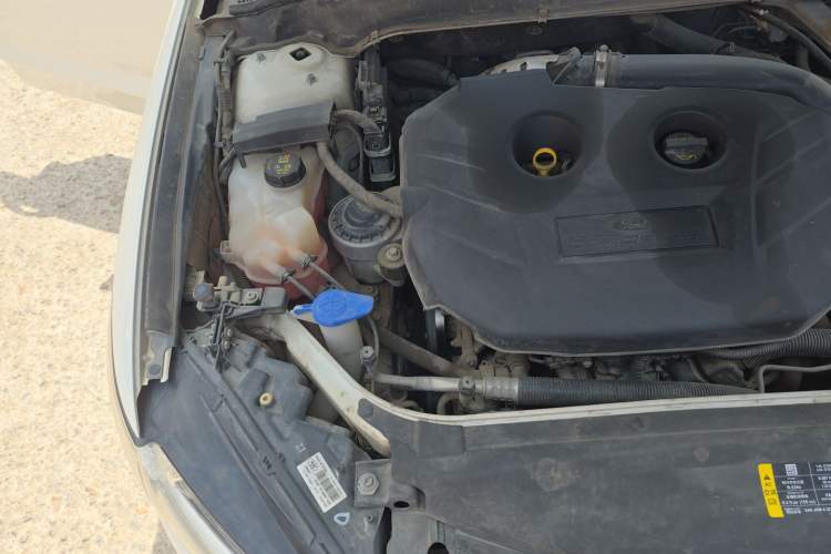 Used Ford Mondeo 2013 2.0L GTDi 200 Fashion Edition Engine Bay Right