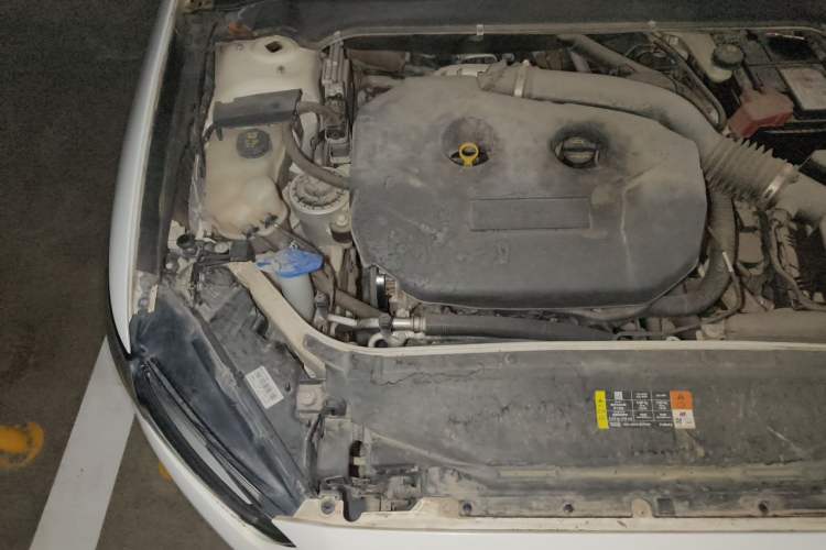 Used Ford Mondeo 2013 2.0L GTDi 200 Luxury Model Engine Bay Right