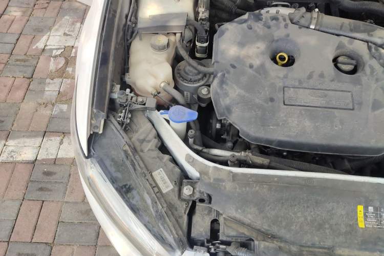 Used Ford Mondeo 2013 2.0L GTDi 200 Luxury Model Engine Bay Right