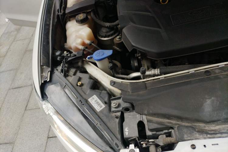 Used Ford Mondeo 2013 2.0L GTDi 200 Luxury Model Engine Bay Right