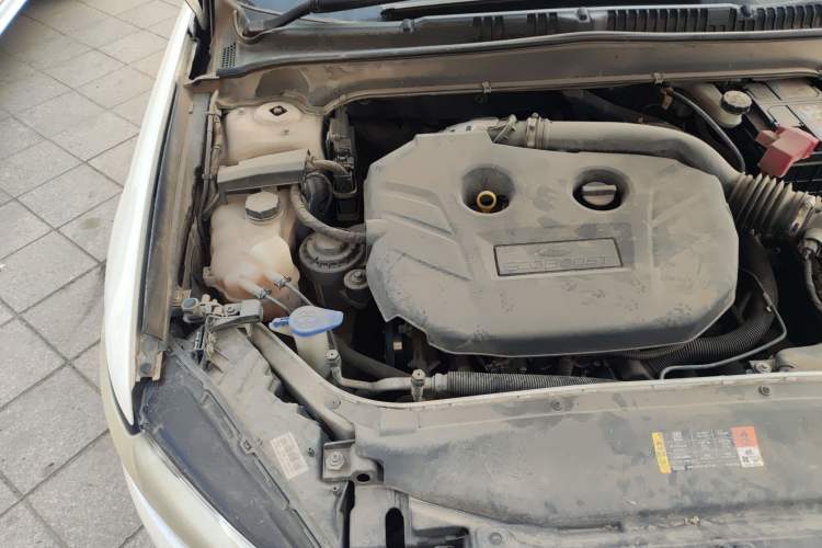 Used Ford Mondeo 2013 2.0L GTDi 200 Luxury Model Engine Bay Right