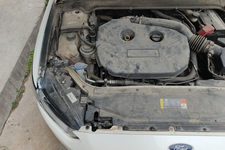 Used Ford Mondeo 2013 2.0L GTDi 200 Fashion Edition Engine Bay Right