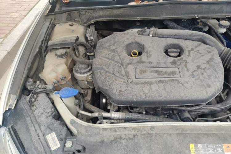 Used Ford Mondeo 2013 2.0L GTDi 200 Luxury Model Engine Bay Right