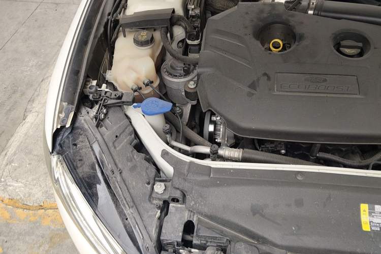 Used Ford Mondeo 2013 2.0L GTDi240 Luxury Sport Model Engine Bay Right