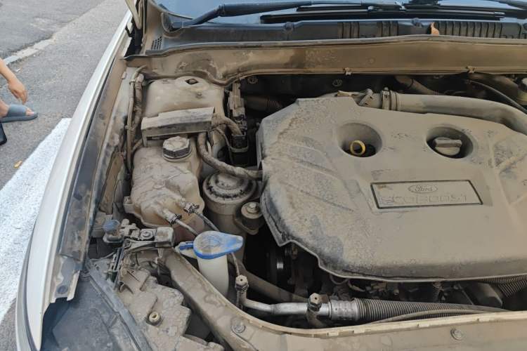 Used Ford Mondeo 2013 2.0L GTDi 200 Fashion Edition Engine Bay Right