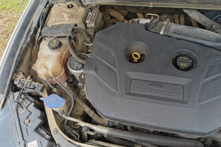 Used Ford Mondeo 2013 2.0L GTDi 200 Luxury Model Engine Bay Right