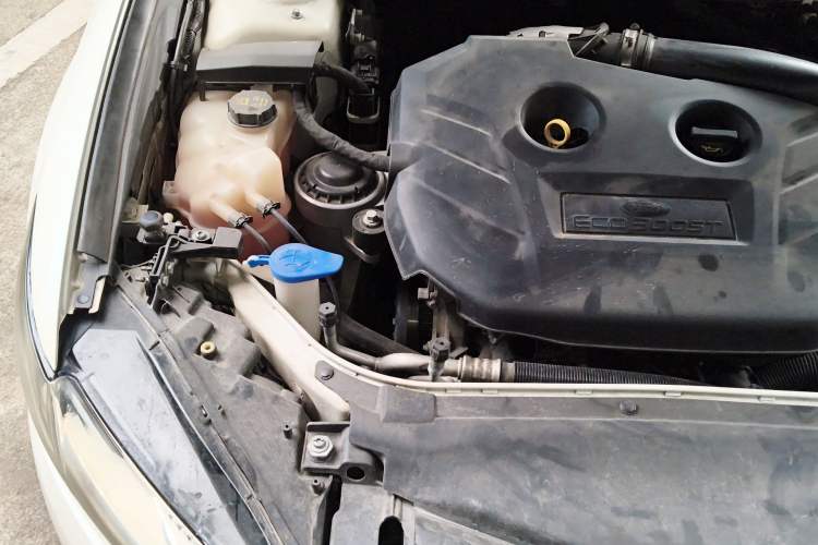 Used Ford Mondeo 2013 2.0L GTDi 200 Fashion Edition Engine Bay Right