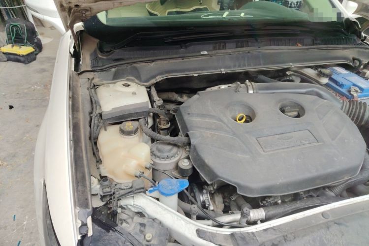 Used Ford Mondeo 2013 2.0L GTDi 200 Fashion Edition Engine Bay Right