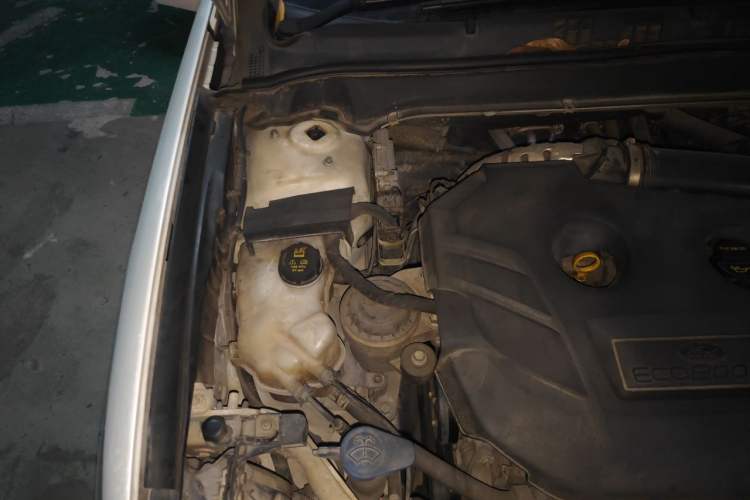 Used Ford Mondeo 2013 2.0L GTDi 200 Fashion Edition Engine Bay Right