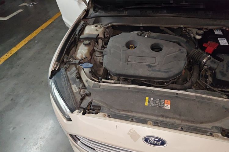 Used Ford Mondeo 2013 2.0L GTDi240 Luxury Sport Model Engine Bay Right