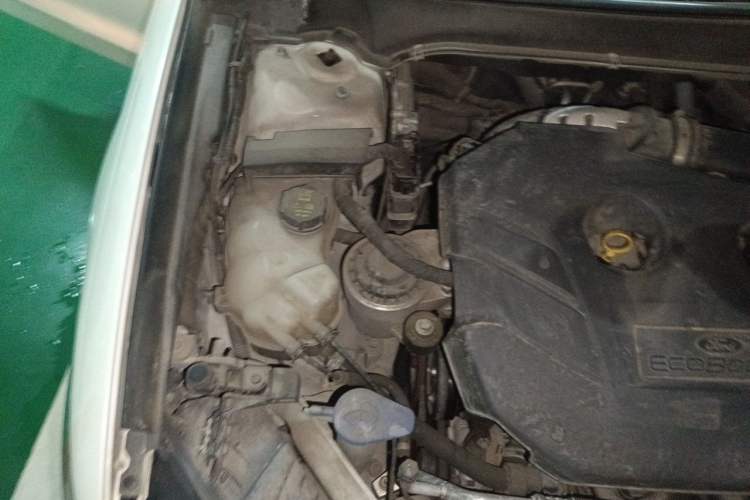 Used Ford Mondeo 2013 2.0L GTDi 200 Luxury Model Engine Bay Right