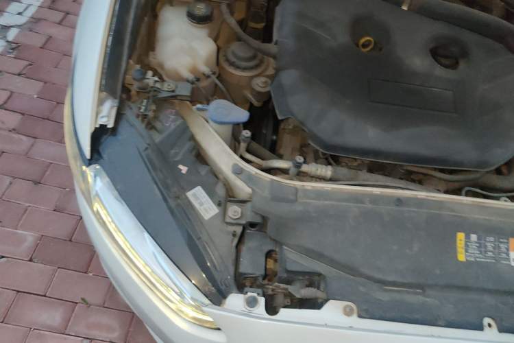 Used Ford Mondeo 2013 2.0L GTDi240 Luxury Sport Model Engine Bay Right