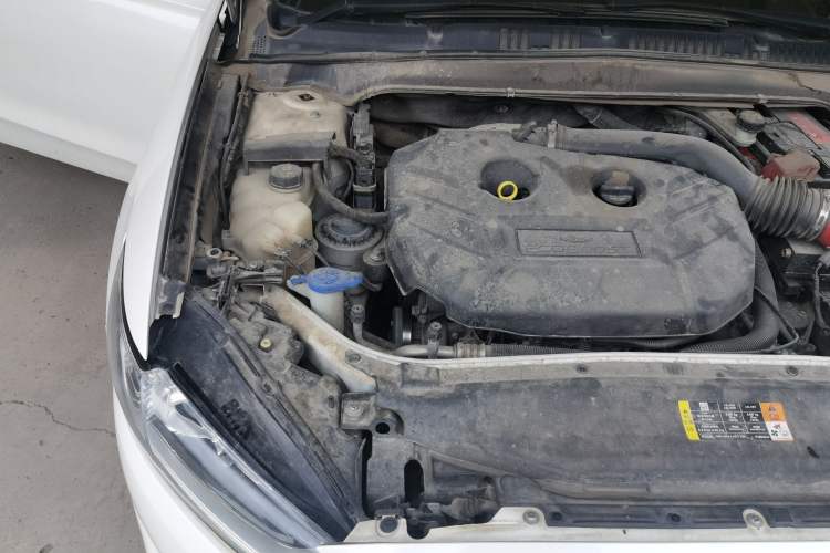 Used Ford Mondeo 2013 2.0L GTDi 200 Fashion Edition Engine Bay Right