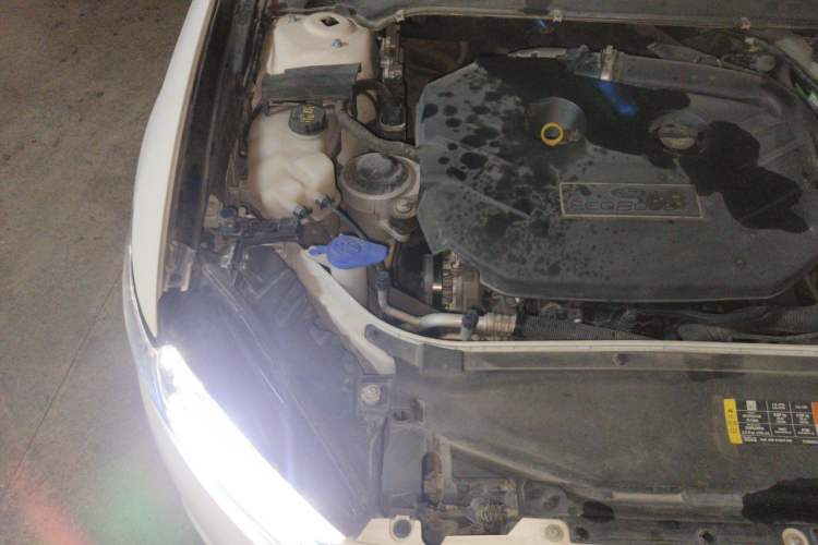 Used Ford Mondeo 2013 2.0L GTDi240 Luxury Sport Model Engine Bay Right