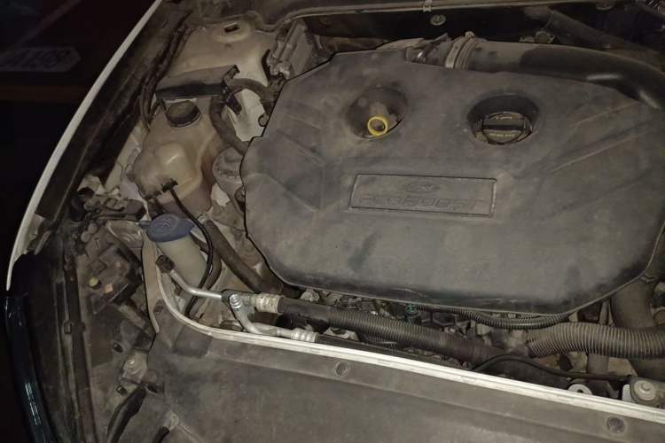 Used Ford Mondeo 2013 2.0L GTDi 200 Fashion Edition Engine Bay Right