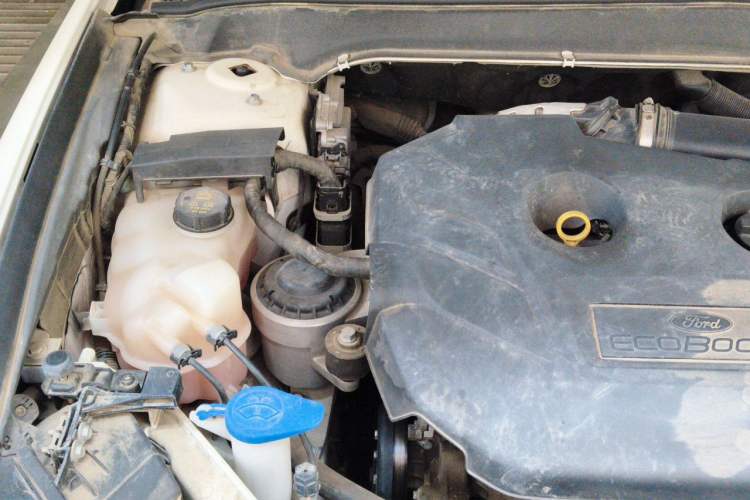 Used Ford Mondeo 2013 2.0L GTDi 200 Luxury Model Engine Bay Right