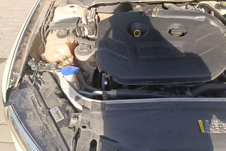 Used Ford Mondeo 2013 2.0L GTDi 200 Luxury Model Engine Bay Right