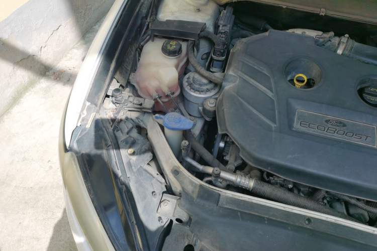 Used Ford Mondeo 2013 2.0L GTDi 200 Fashion Edition Engine Bay Right