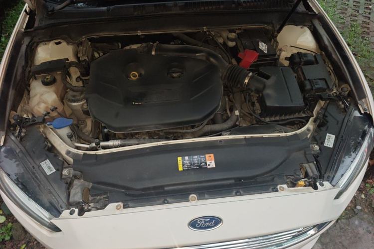 Used Ford Mondeo 2013 2.0L GTDi240 Luxury Sport Model Engine Bay