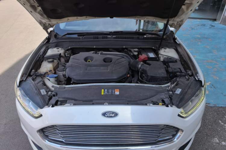 Used Ford Mondeo 2013 2.0L GTDi 200 Luxury Model Engine Bay