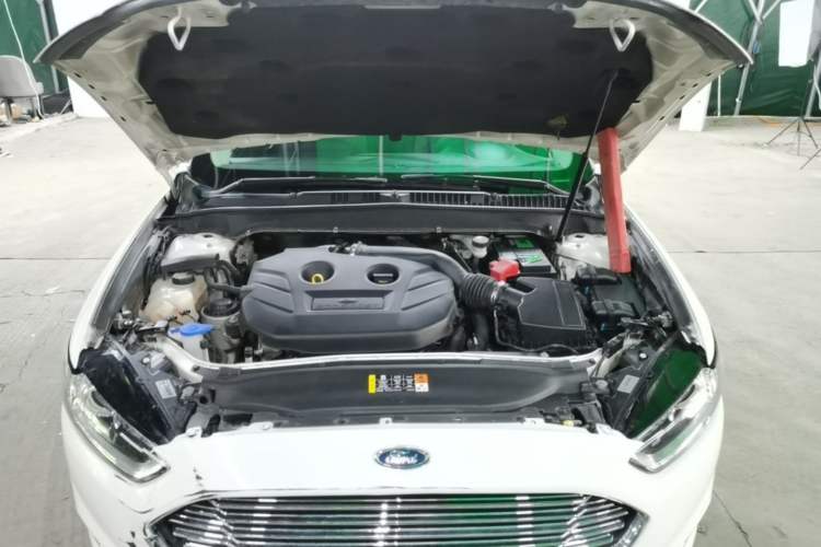 Used Ford Mondeo 2013 2.0L GTDi 200 Fashion Edition Engine Bay