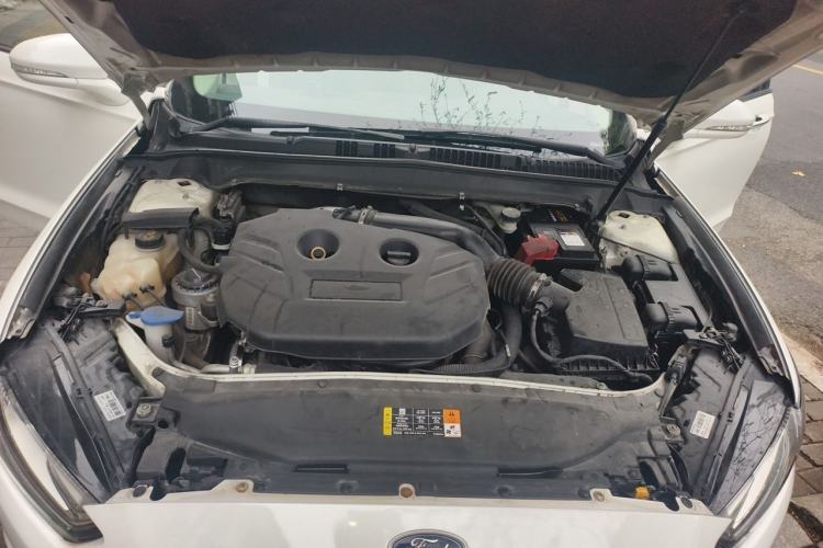 Used Ford Mondeo 2013 2.0L GTDi240 Luxury Sport Model Engine Bay