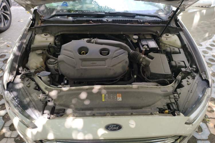 Used Ford Mondeo 2013 2.0L GTDi 200 Fashion Edition Engine Bay