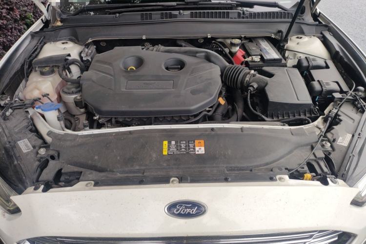 Used Ford Mondeo 2013 2.0L GTDi 200 Luxury Model Engine Bay