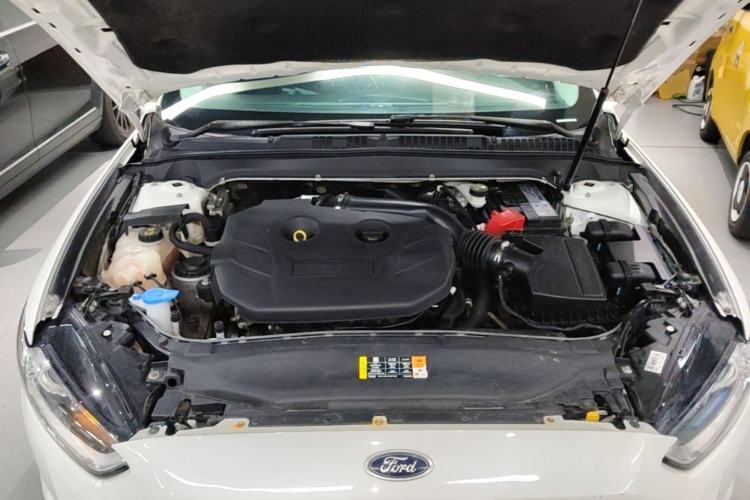 Used Ford Mondeo 2013 2.0L GTDi 200 Fashion Edition Engine Bay