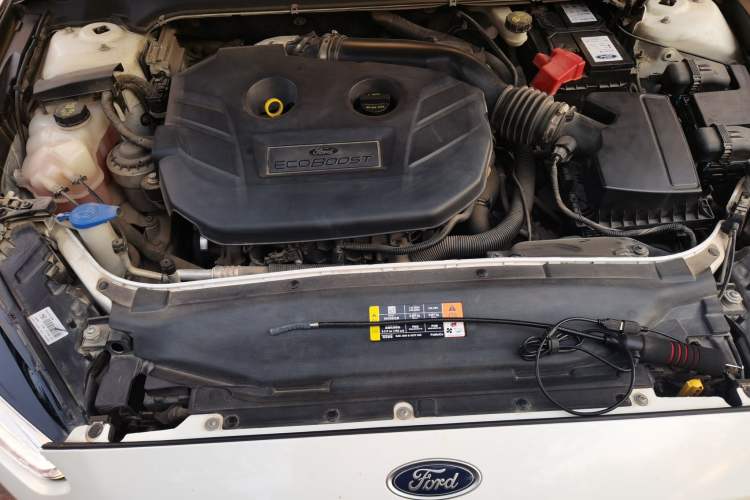 Used Ford Mondeo 2013 2.0L GTDi240 Luxury Sport Model Engine Bay
