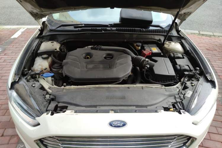 Used Ford Mondeo 2013 2.0L GTDi 200 Fashion Edition Engine Bay