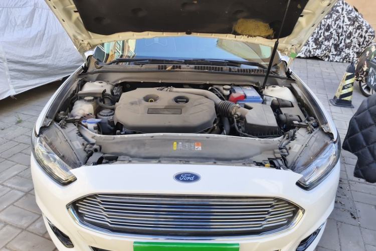 Used Ford Mondeo 2013 2.0L GTDi240 Luxury Sport Model Engine Bay