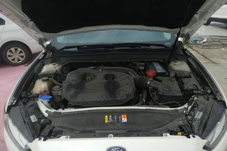 Used Ford Mondeo 2013 2.0L GTDi 200 Luxury Model Engine Bay