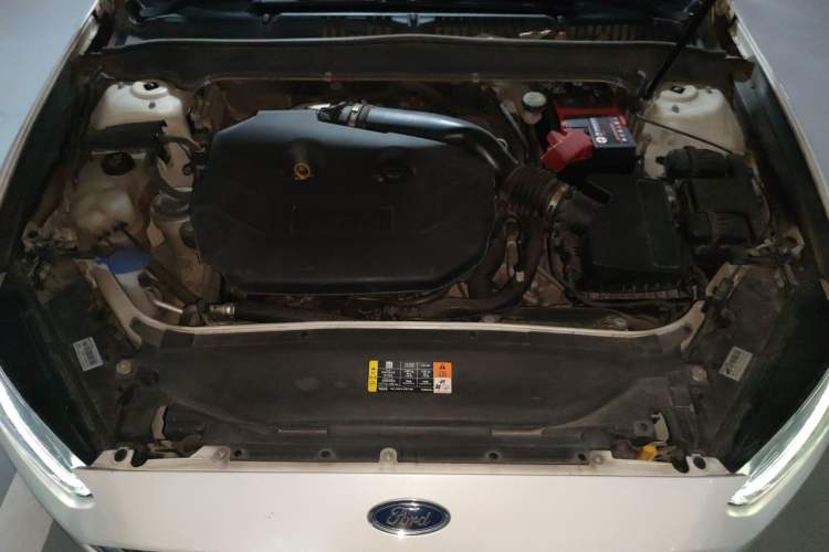 Used Ford Mondeo 2013 2.0L GTDi 200 Luxury Model Engine Bay
