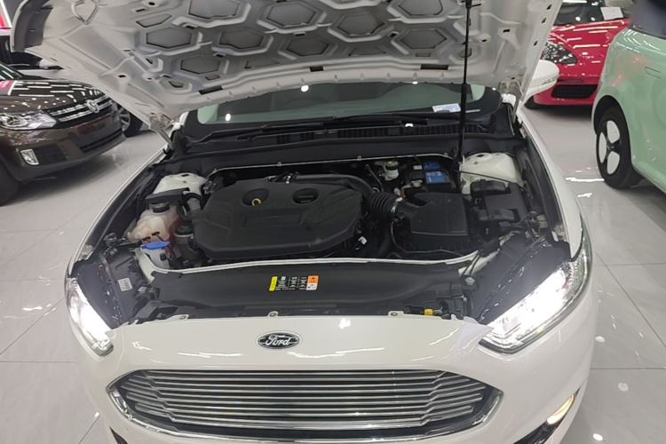 Used Ford Mondeo 2013 2.0L GTDi 200 Luxury Model Engine Bay