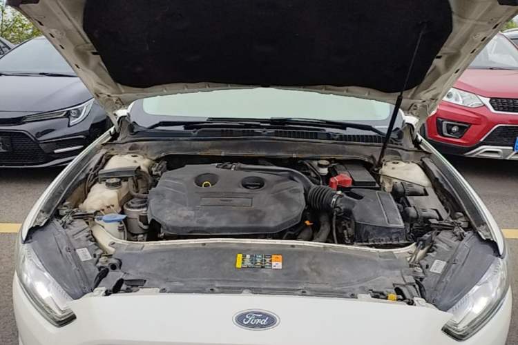 Used Ford Mondeo 2013 2.0L GTDi 200 Luxury Model Engine Bay
