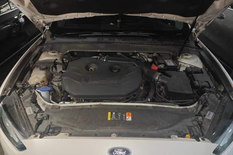 Used Ford Mondeo 2013 2.0L GTDi 200 Luxury Model Engine Bay